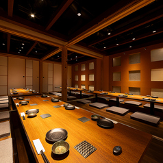 【貸切席】広々としたフロアは貸切利用も可能。会社宴会や大人数でのお集まりにぴったりの空間です。