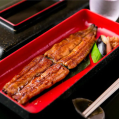 【うなぎ】うなぎ、ハモ、鮎、季節の味を。1本ずつ捌き、串うち・下焼き・蒸し・丁寧に焼き上げますの写真