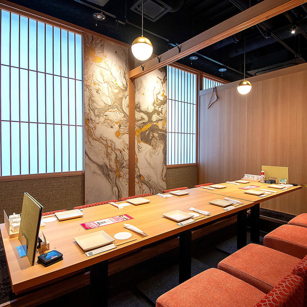 大人数でのご宴会にも対応可能な完全個室ご用意。熊本での同窓会などに！