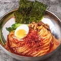 料理メニュー写真 汁なし極辛チョル麺