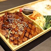 当店の味をご自宅でもお楽しみいただけるテイクアウトサービスをご用意しております♪黒毛和牛の炭火焼丼など、炭の風味豊かな絶品メニューをお持ち帰りいただけます◎お電話にて事前注文いただければ、スムーズにお渡しできますので、お気軽にお問合せください!