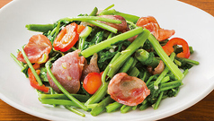 空心菜と腸詰炒め