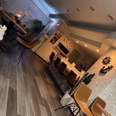 すべてのテーブルを連結することで、最大16名様までご利用可能です！団体や大人数のご利用もご相談ください！