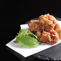 料理メニュー写真&nbsp;特製だれに漬け込んだ越の鶏の唐揚げ