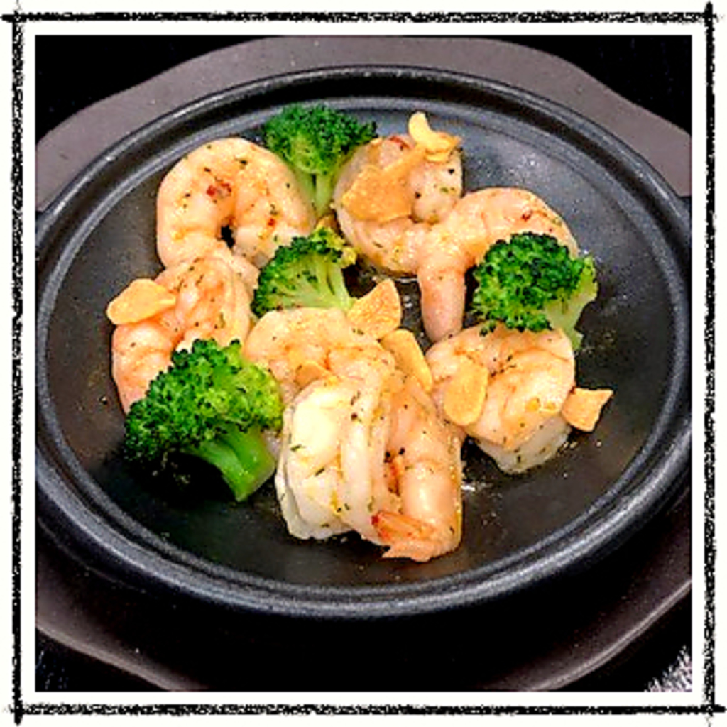 ぷりっぷりの大きなエビとブロッコリーをソテーする【ガーリックシュリンプ】やみつきメニュー♪