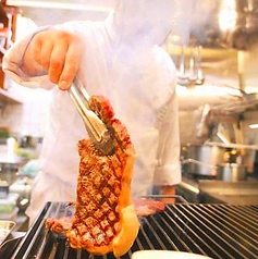 熟練の技で焼き上げる極上のステーキをご賞味くださいの写真