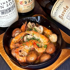 殻付き海老とマッシュルームのアヒージョ