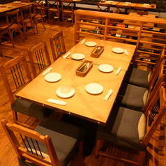 広々とした4名がけのテーブル席。少人数の利用や大人数での宴会にも対応出来ます。[イタリアン/女子会/二次会/飲み放題/歓送迎会/誕生日/ピザ/天文館/鹿児島]