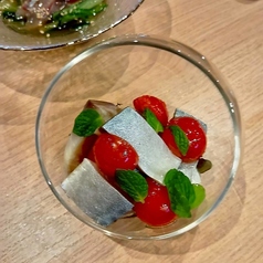 しめさばとトマトのカクテル