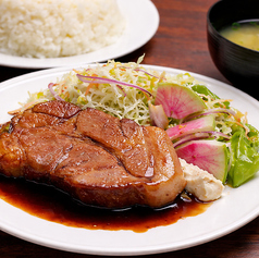 平日はガッツリ肉定食がお得！935円より