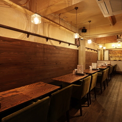 テーブル繋げてパーティーにもお使い頂けます!各種宴会や結婚式の2次会などの時はテーブルをつなげて大宴会★コースは3900円~ご用意しているのでご予算に合わせた宴会が可能!