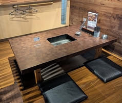 最大5名様利用可能な掘りごたつ式のテーブル席になります。2名様以上からのご利用が可能です。