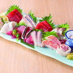 厳選した鮮魚や旬の食材を活かし、素材本来の風味を大切に。一品一品、職人が丁寧に調理いたします。