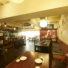 日本酒を中心にお飲み物をいろいろ揃えております。お酒を楽しみに、いつでもふらっと立ち寄っていただけるアットホームな雰囲気のお店です。元気なスタッフがお待ちしております。 