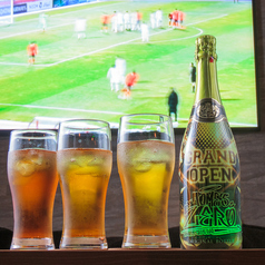 モニターで観戦しながら旨い酒で最高潮。