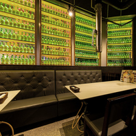 広々としたソファ席