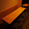 《中人数様向けテーブル席》【4名様から8名様】広々としたテーブル席でお食事をお楽しみください。神田での急な飲み会や企業宴会などに最適です。