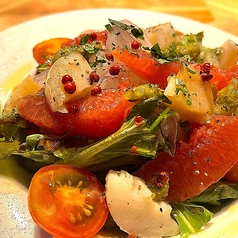 炭焼き帆立とグレープフルーツのサラダ