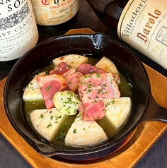 カマンベールとベーコンのアヒージョ