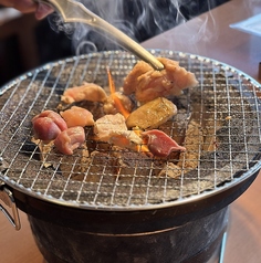 こだわりのとり焼肉！ざる焼で乾杯♪