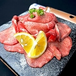 新名物！！溶岩焼　牛タン・桜肉