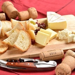 厳選チーズはワインとの相性ぴったり◎思わずお酒もすすみます！