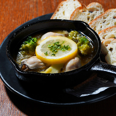 カキとブロッコリーのアヒージョ