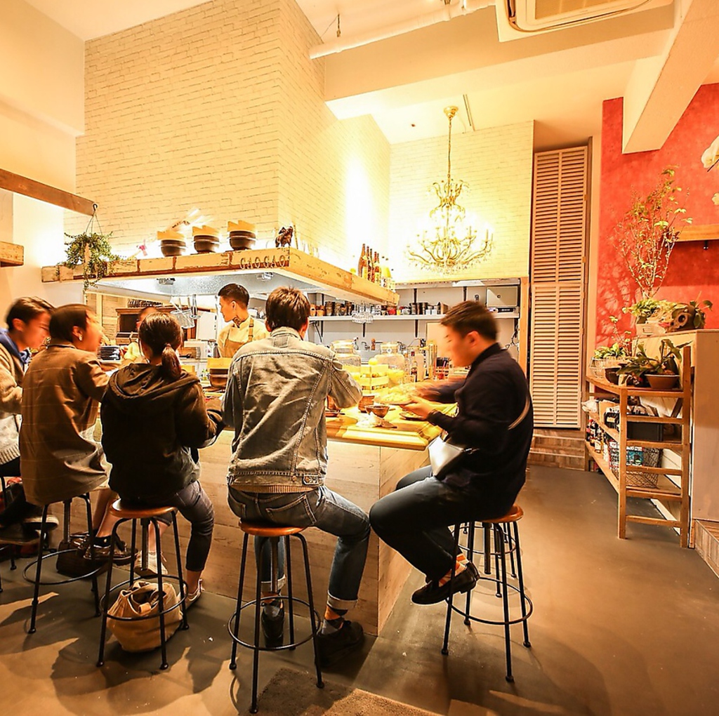 カウンターでお話ししながら一杯♪2つの空間を持つガオガオは貸し切りも大歓迎！