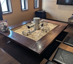 最大10名利用可能な掘りごたつ式の囲炉裏席!混雑時には相席での利用となります。