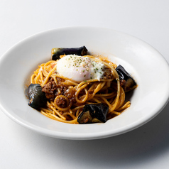 なすの温玉ミートパスタ