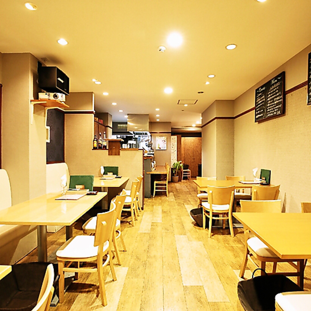 結婚式二次会にもおすすめ！プロジェクター、マイク等完備！可能な限りの対応をさせて頂きます。