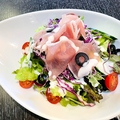 料理メニュー写真&nbsp;生ハムサラダ
