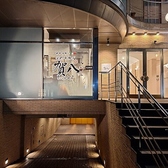 専用駐車場はございませんが、店前にコインパーキングがございますので、お車でお越しのお客様にも便利です。