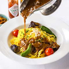 シェフこだわりの牛タンカレースパゲッティ（スープ・サラダ・ドリンクバー付き）