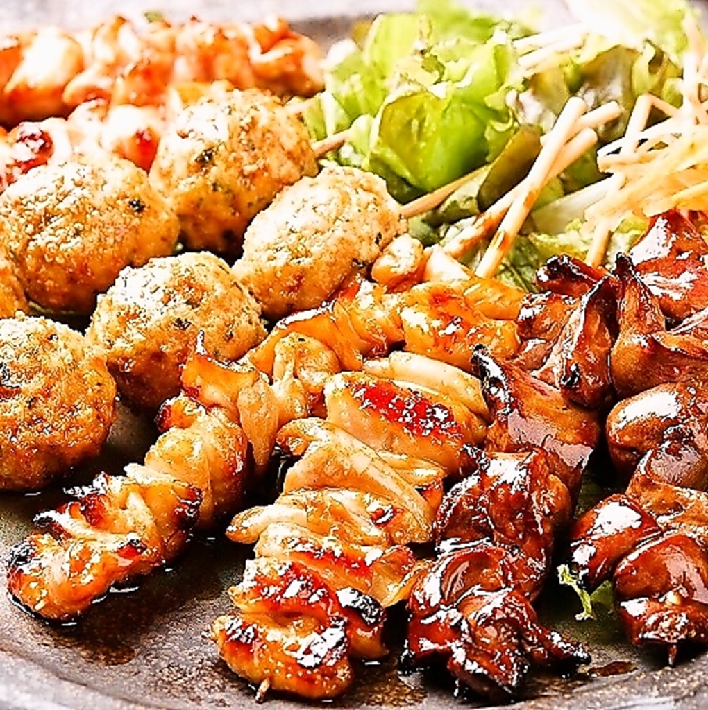 焼き鳥・お刺身など幅広い料理が味わえる飲み放題付きコースございます♪