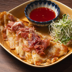 蓮根のチーズガレット　ハモンセラーノ添え