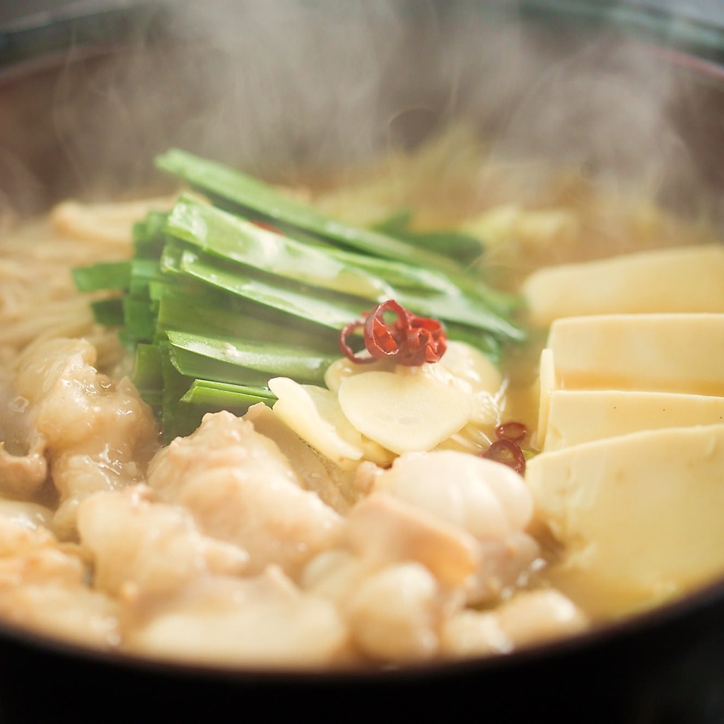 コラーゲンたっぷりの博多名物の「もつ鍋」！スープは3種類からお選びいただけます