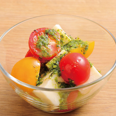2色トマトのカプレーゼ