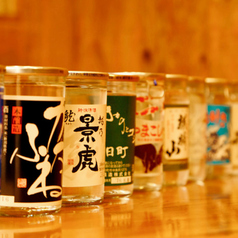 新潟を中心に厳選した日本酒の豊富な品揃えが魅力
