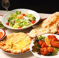 2時間飲み放題や肉食べ放題など、幅広いコースが自慢