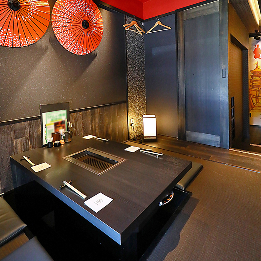 完全個室完備の当店では、最大10名様までと、幅広いシーンに合わせてお席をご用意致します。