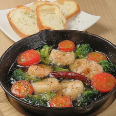 エビとブロッコリーのアヒージョ