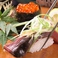 お寿司も愉しめる泉中央の最強宴会場。職人の流麗な手さばきから生まれる寿司を東北を中心とした全国各地の銘柄とペアリング。