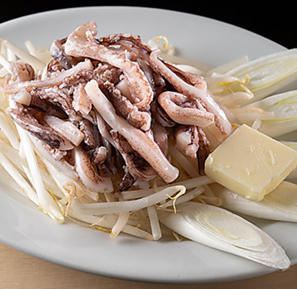 ゲソバターやエリンギバターなどバターの風味がたまらない海鮮や野菜の鉄板焼メニューがございます！