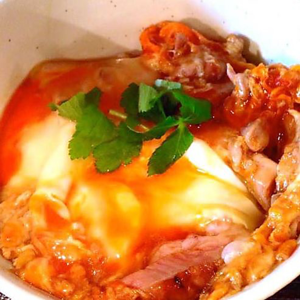 地鶏天草大王を使った極上の親子丼♪肉、卵、出汁にこだわった極上のハーモニーをお楽しみください。