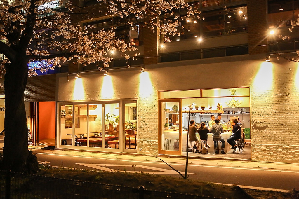 雰囲気抜群の大人が集う居酒屋ダイニング★春は桜がきれいに見えます★