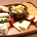 料理メニュー写真 チーズの盛り合わせ
