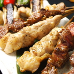 炭火で丁寧に焼き上げる串焼きが人気のお店！