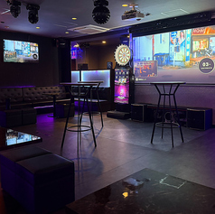 4名様までお座りいただける半ソファーテーブル席