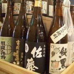 地酒・焼酎も種類豊富に取り揃えております♪